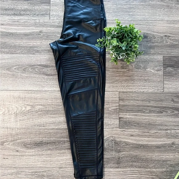 7 For All Mankind Black Faux Leather Moto Leggings NWOT Size L - Picture 15 of 16